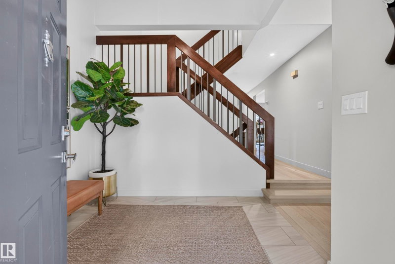 9047 94 Street NW, Edmonton — listing photo 3