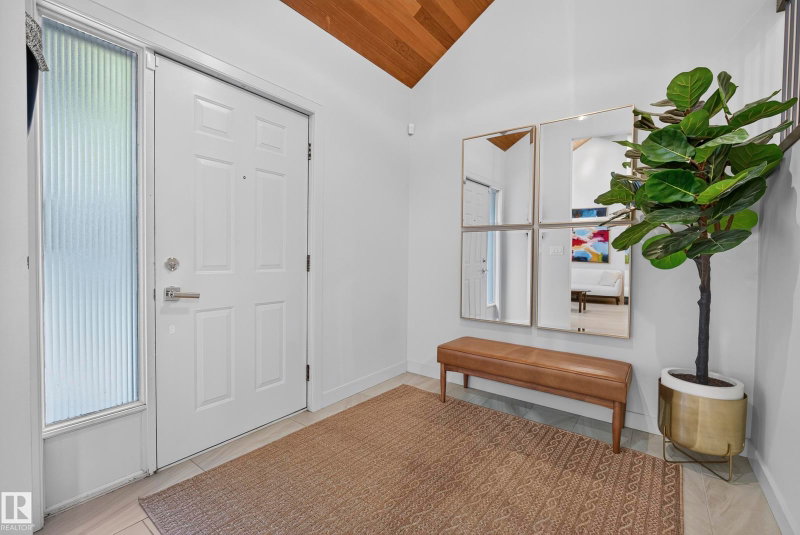 9047 94 Street NW, Edmonton — listing photo 4