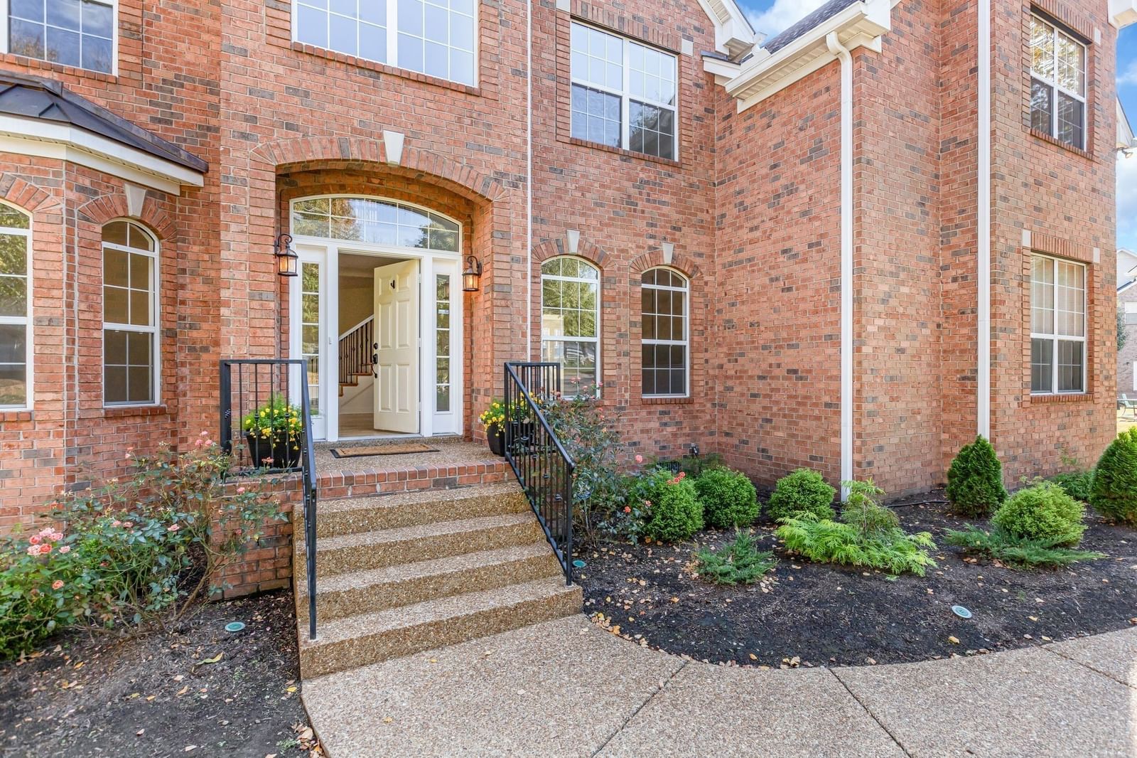 104 Portsmouth Cv — photo 2