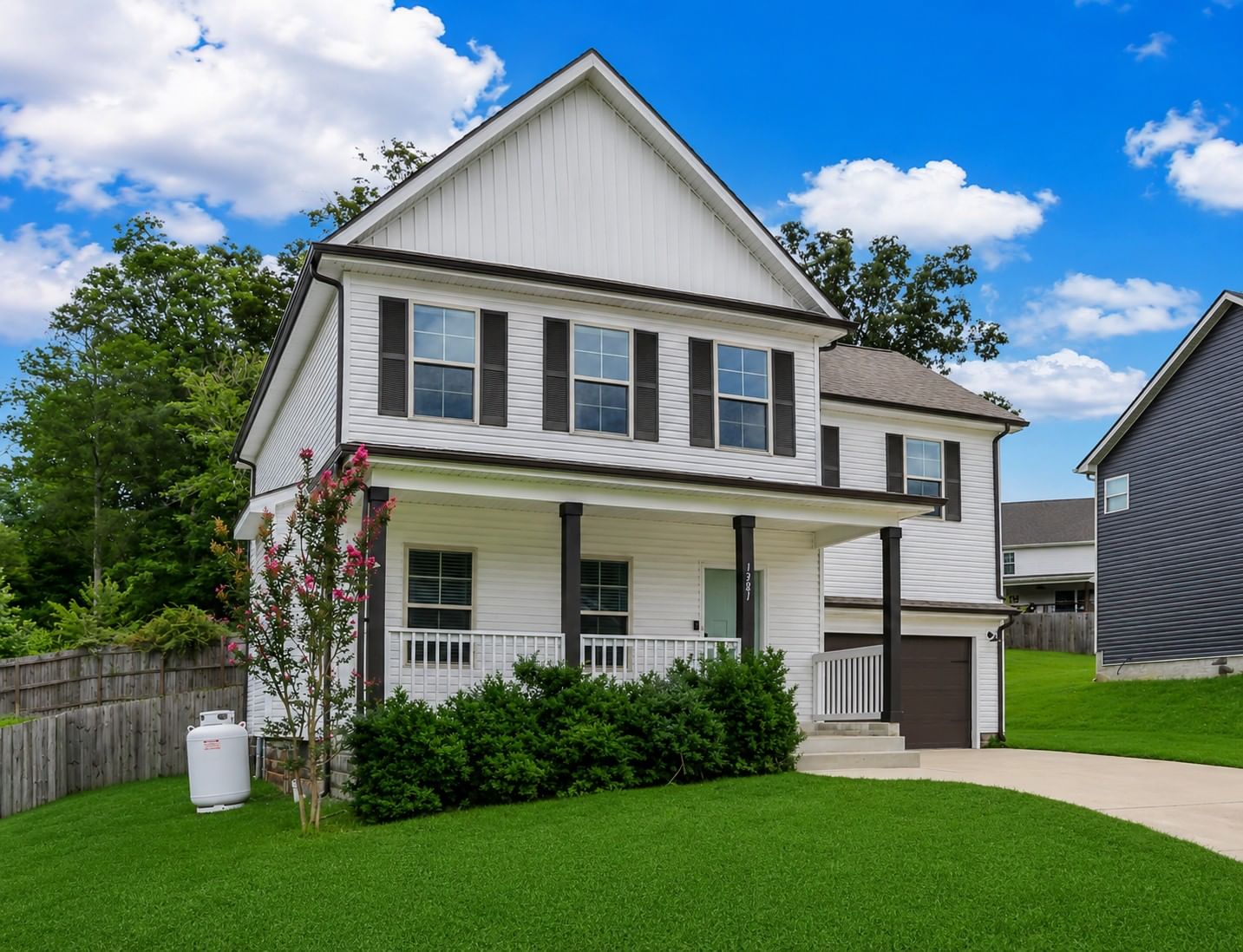 1381 Sussex Dr — photo 4
