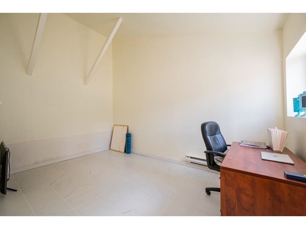 Listing Image 24