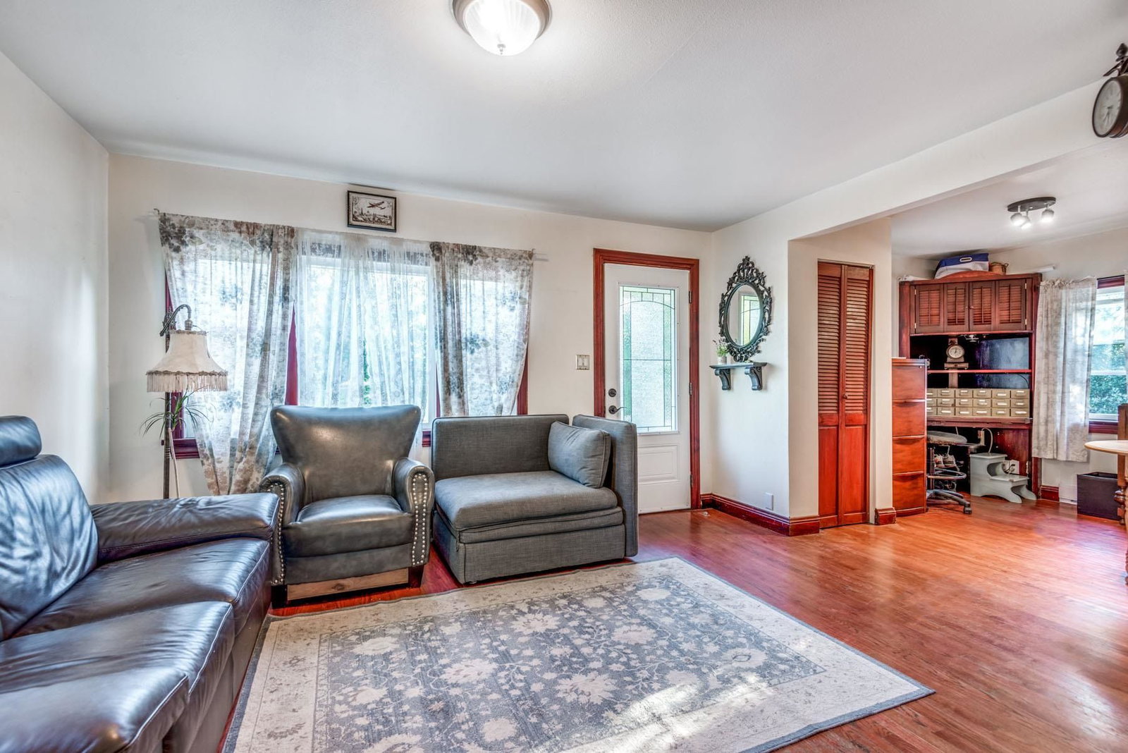 Listing Image 4