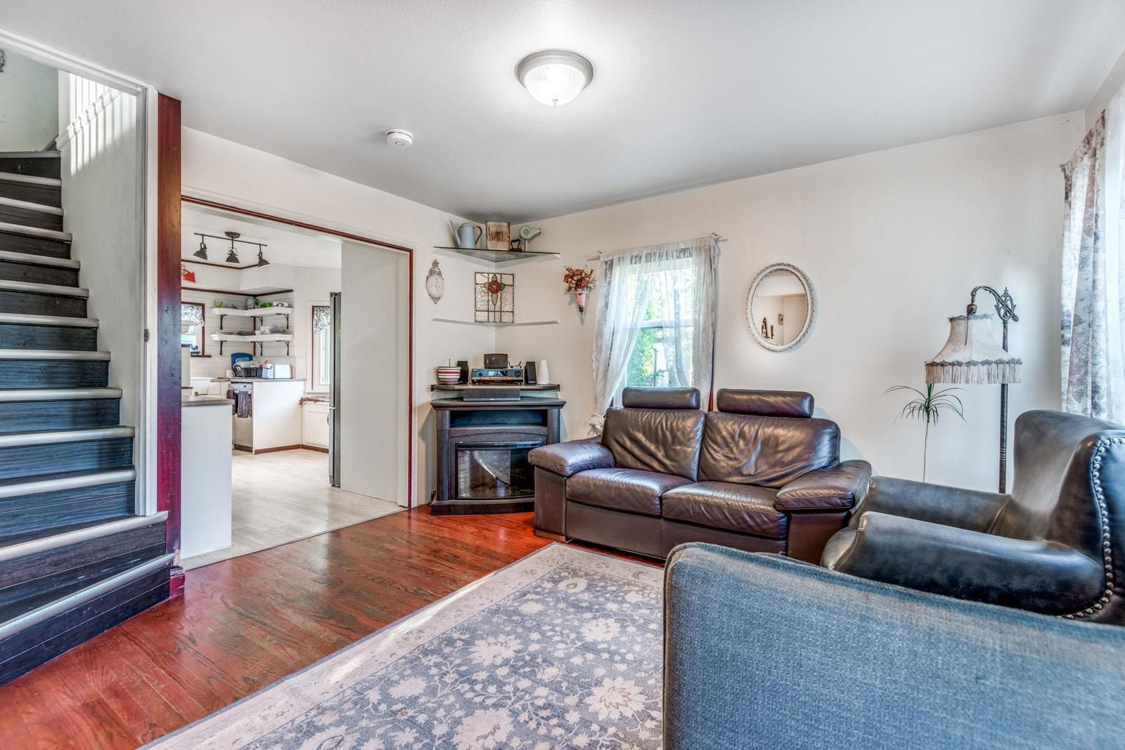 Listing Image 5