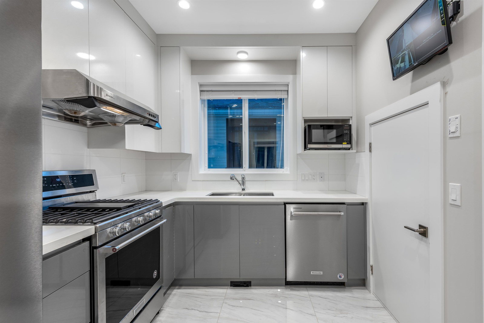 Listing Image 9