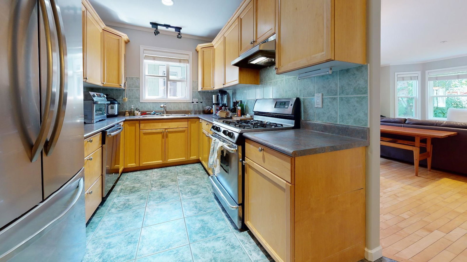 Listing Image 11