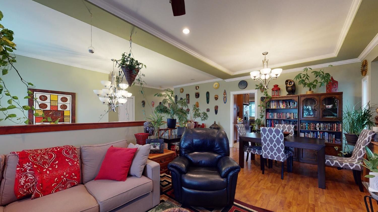 Listing Image 5