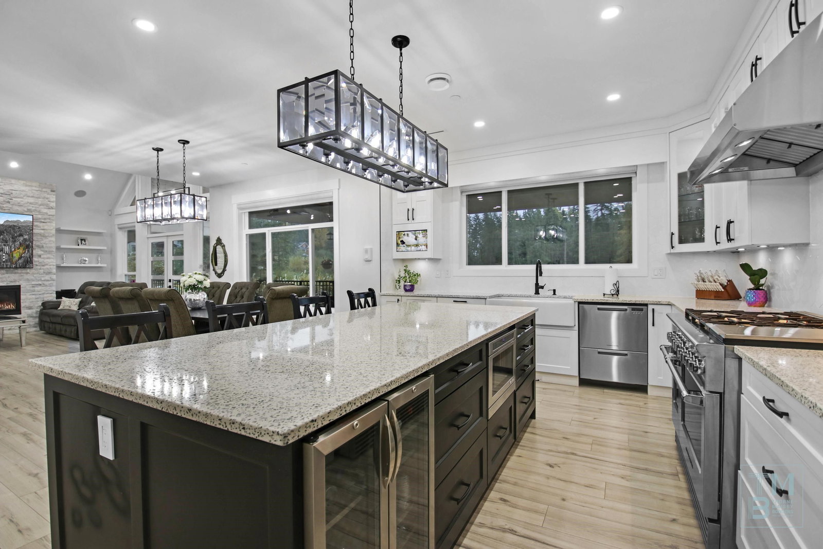 Listing Image 9