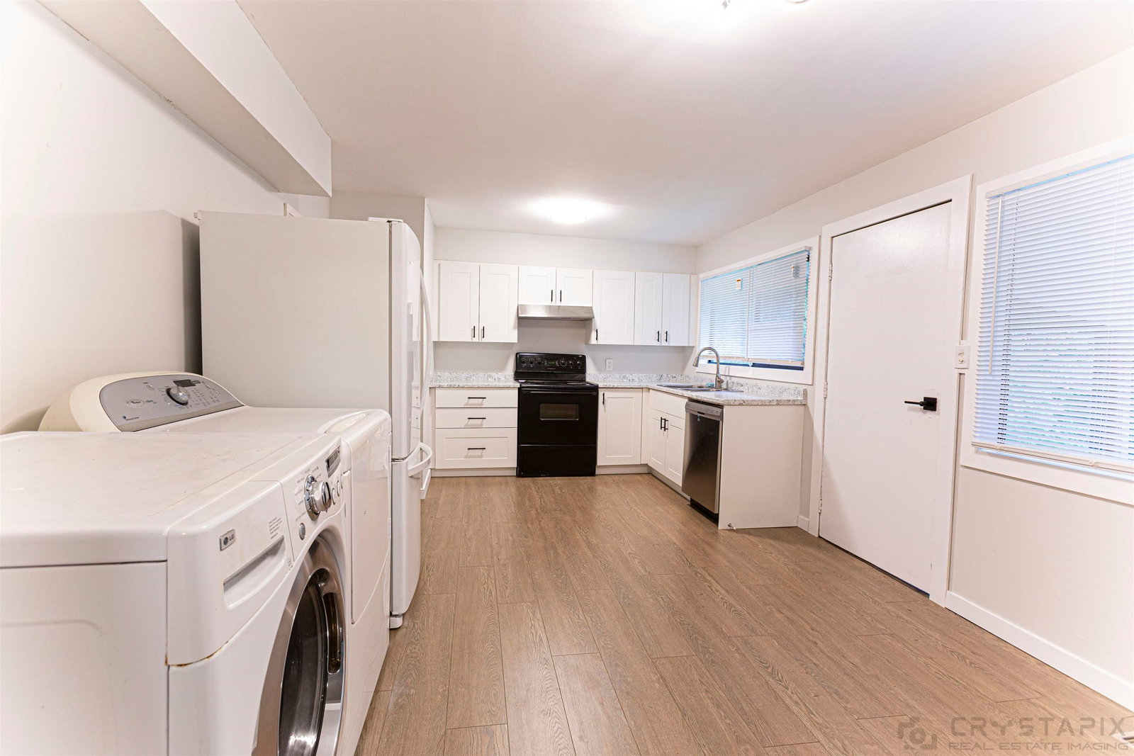 Listing Image 5