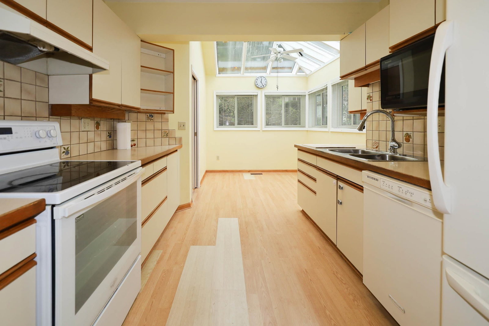 Listing Image 10