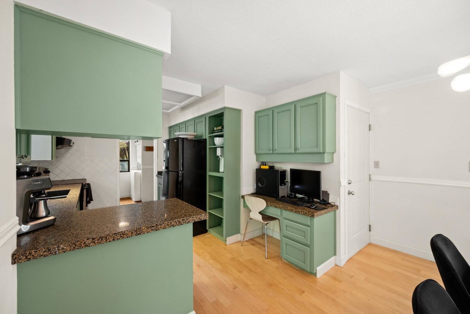 Listing Image 10