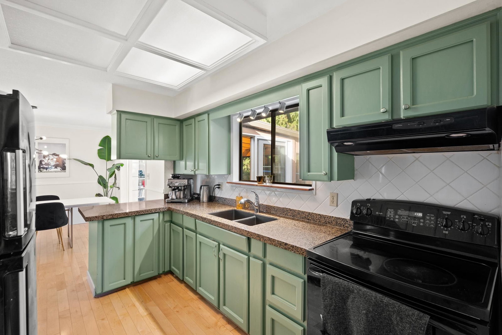 Listing Image 14
