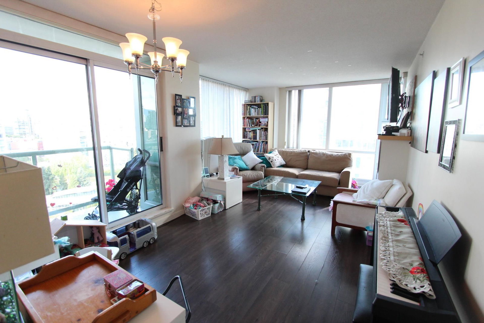 Listing Image 4