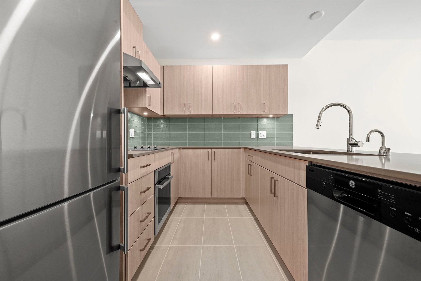 Listing Image 14
