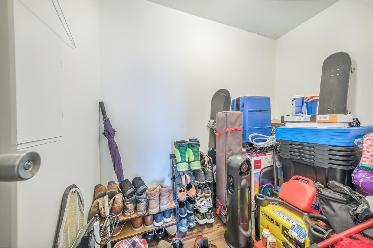Listing Image 16