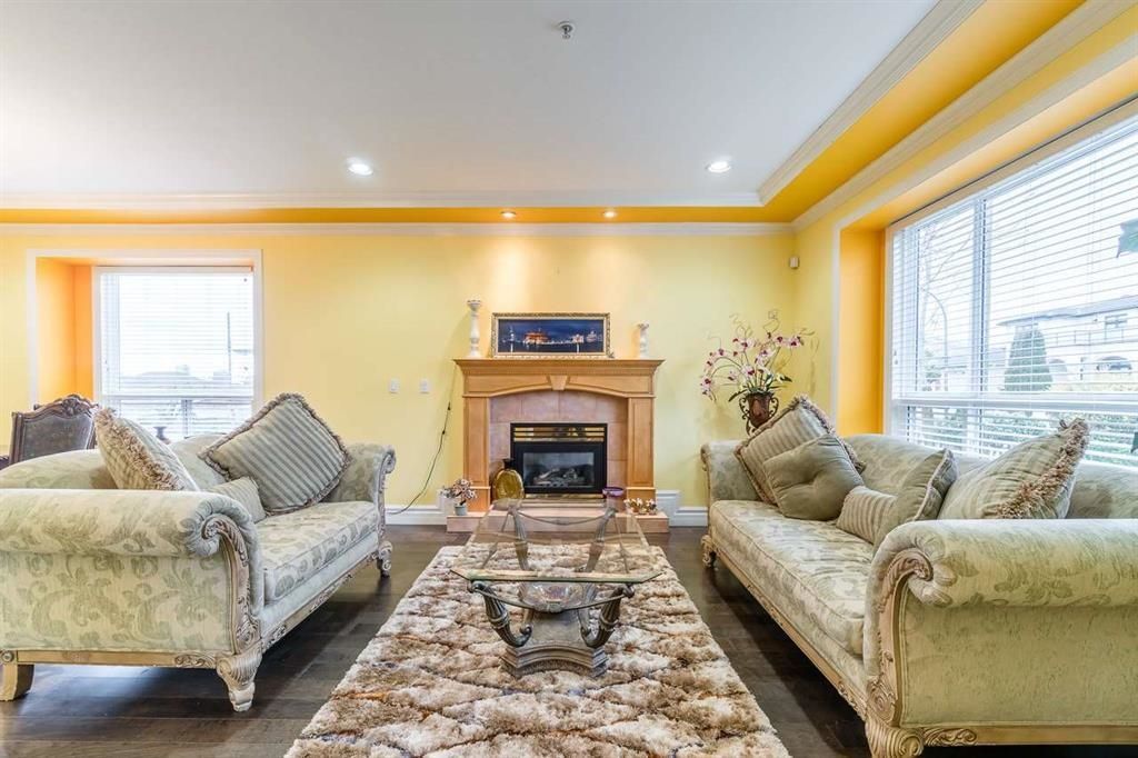 Listing Image 4