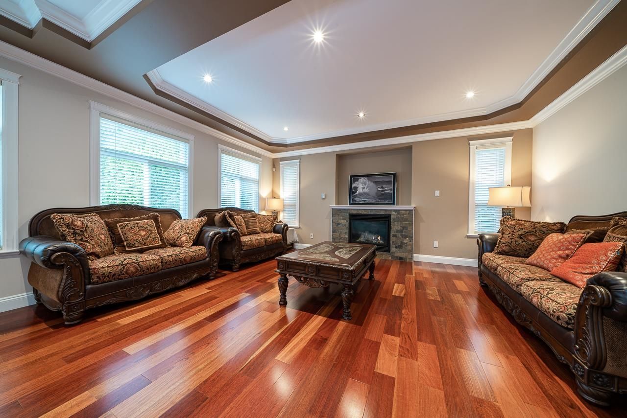 Listing Image 11
