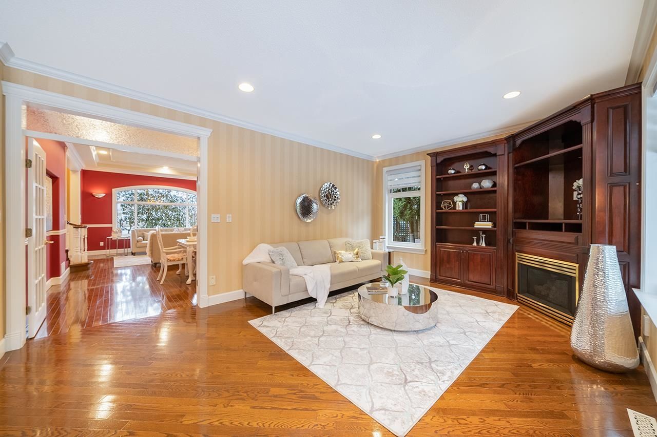 Listing Image 12