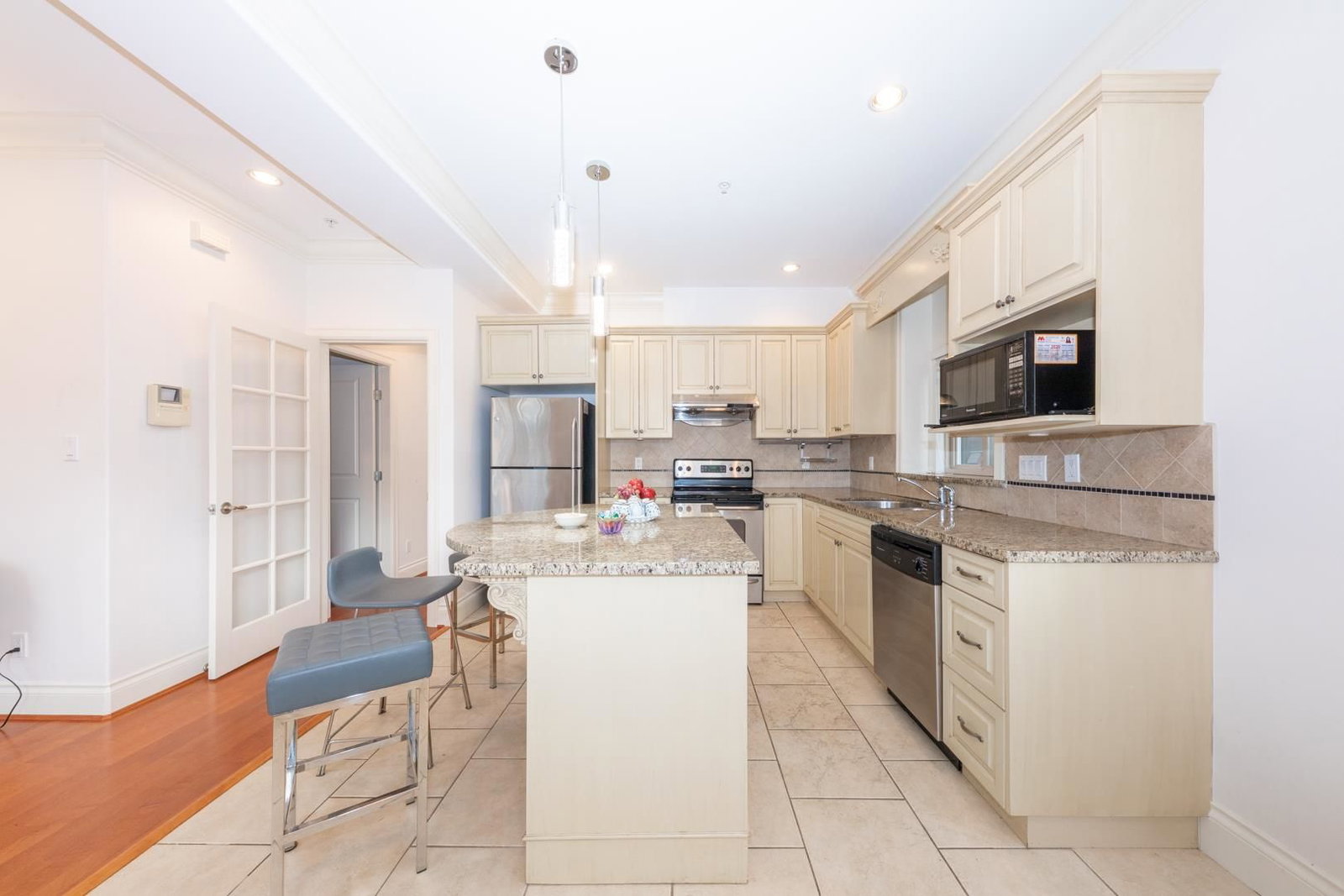 Listing Image 19