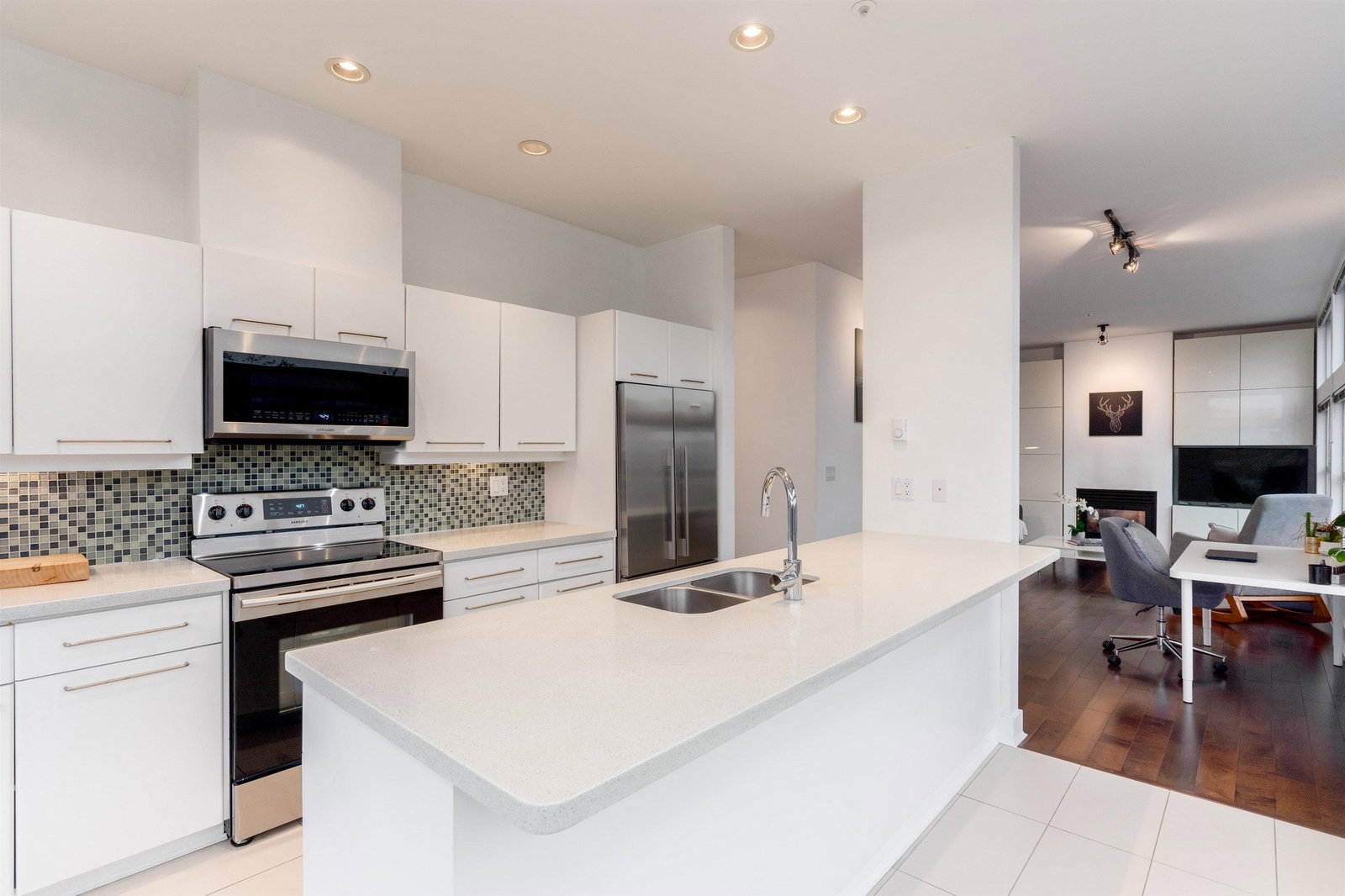 Listing Image 1