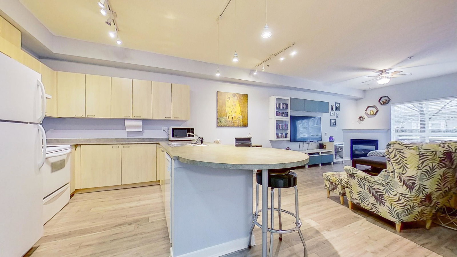 Listing Image 15