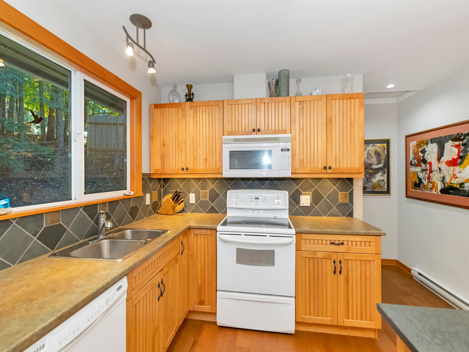 Listing Image 13