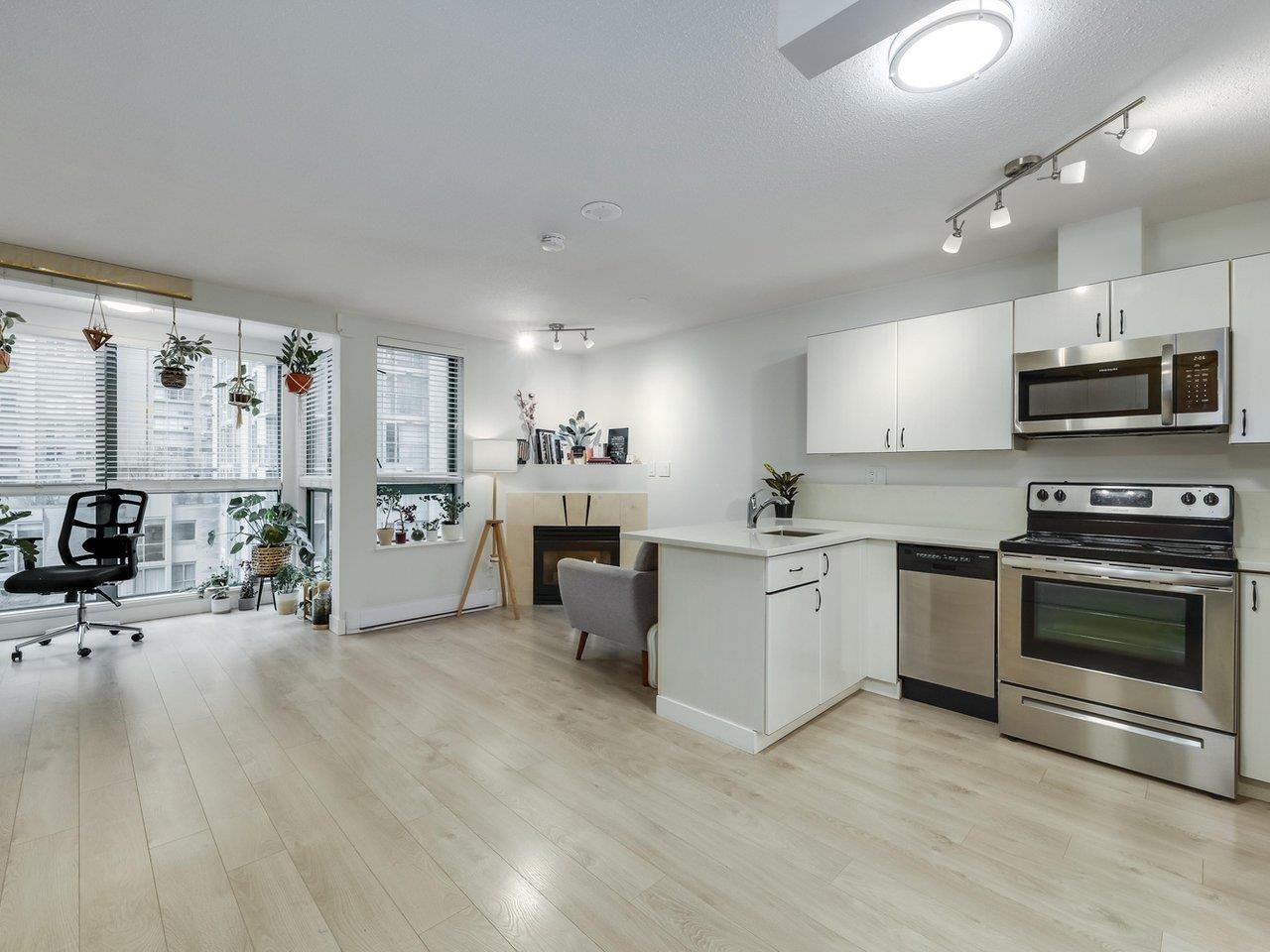 Listing Image 1