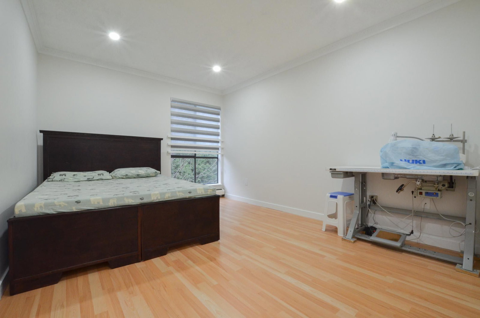 Listing Image 8