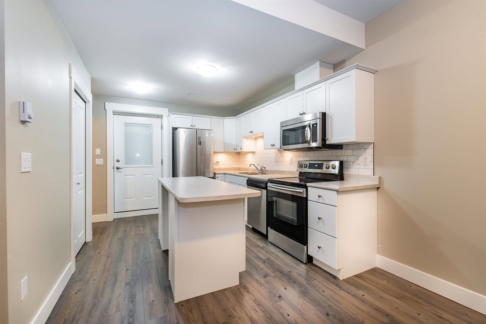 Listing Image 24