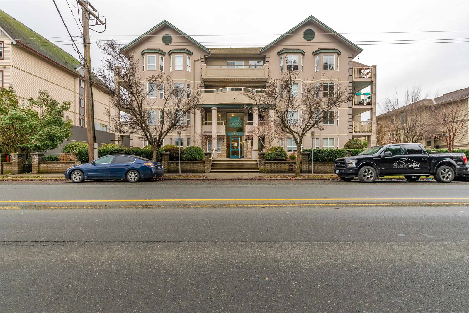 Listing Image 4