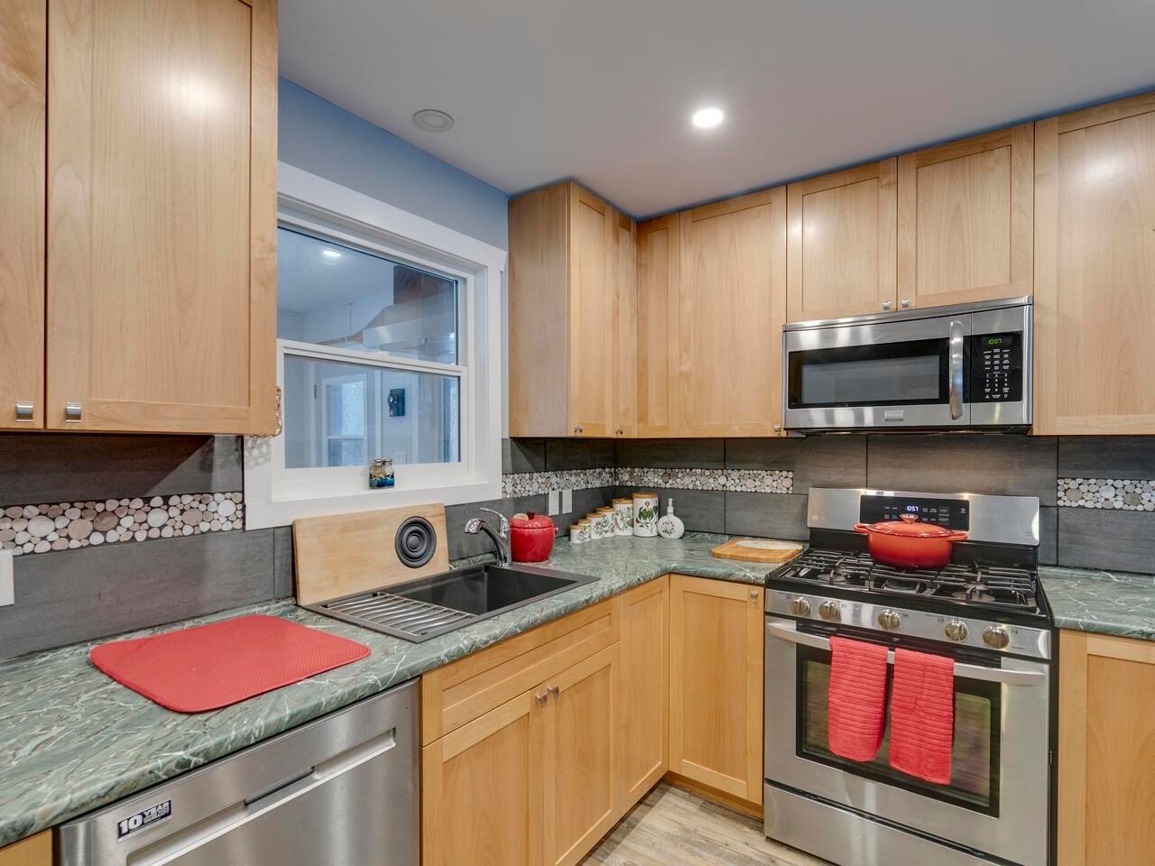 Listing Image 10
