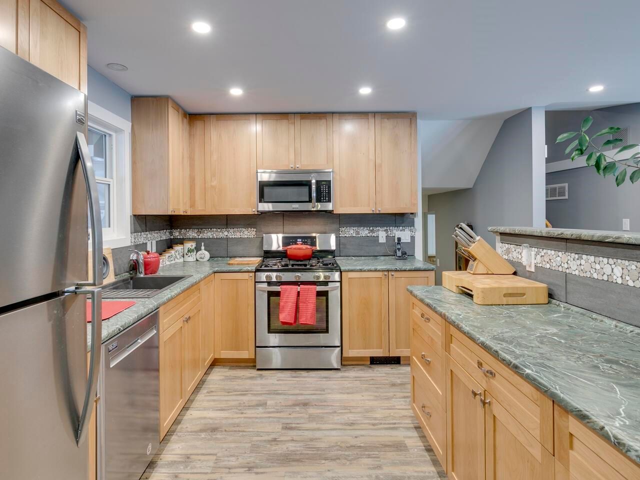 Listing Image 9
