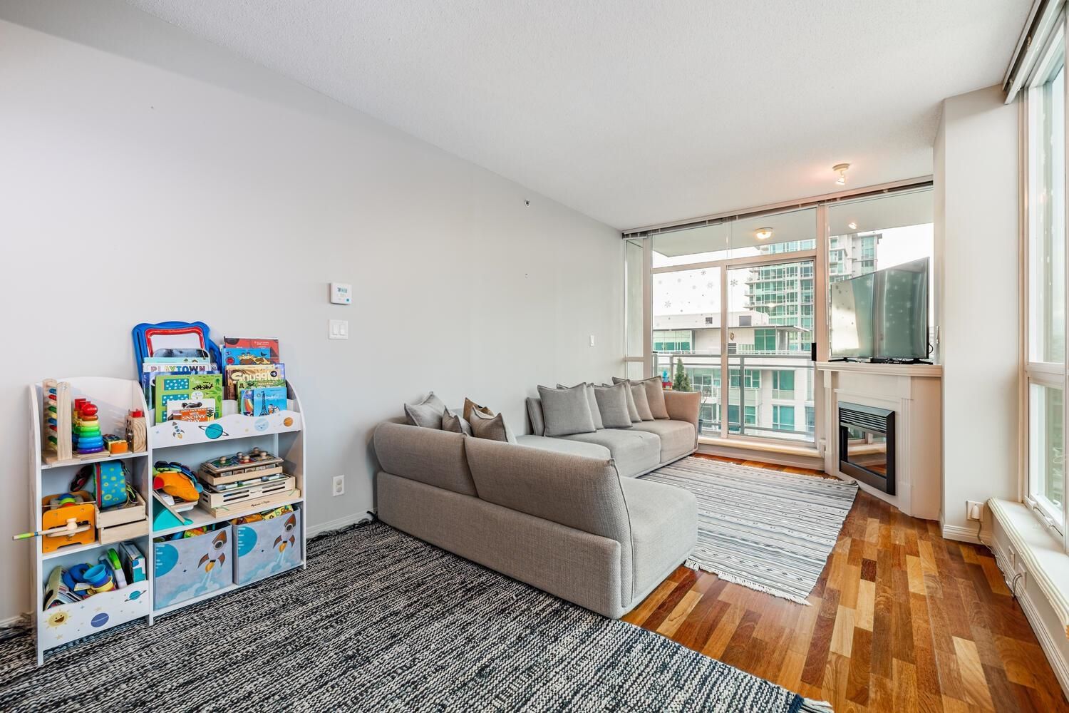 Listing Image 9