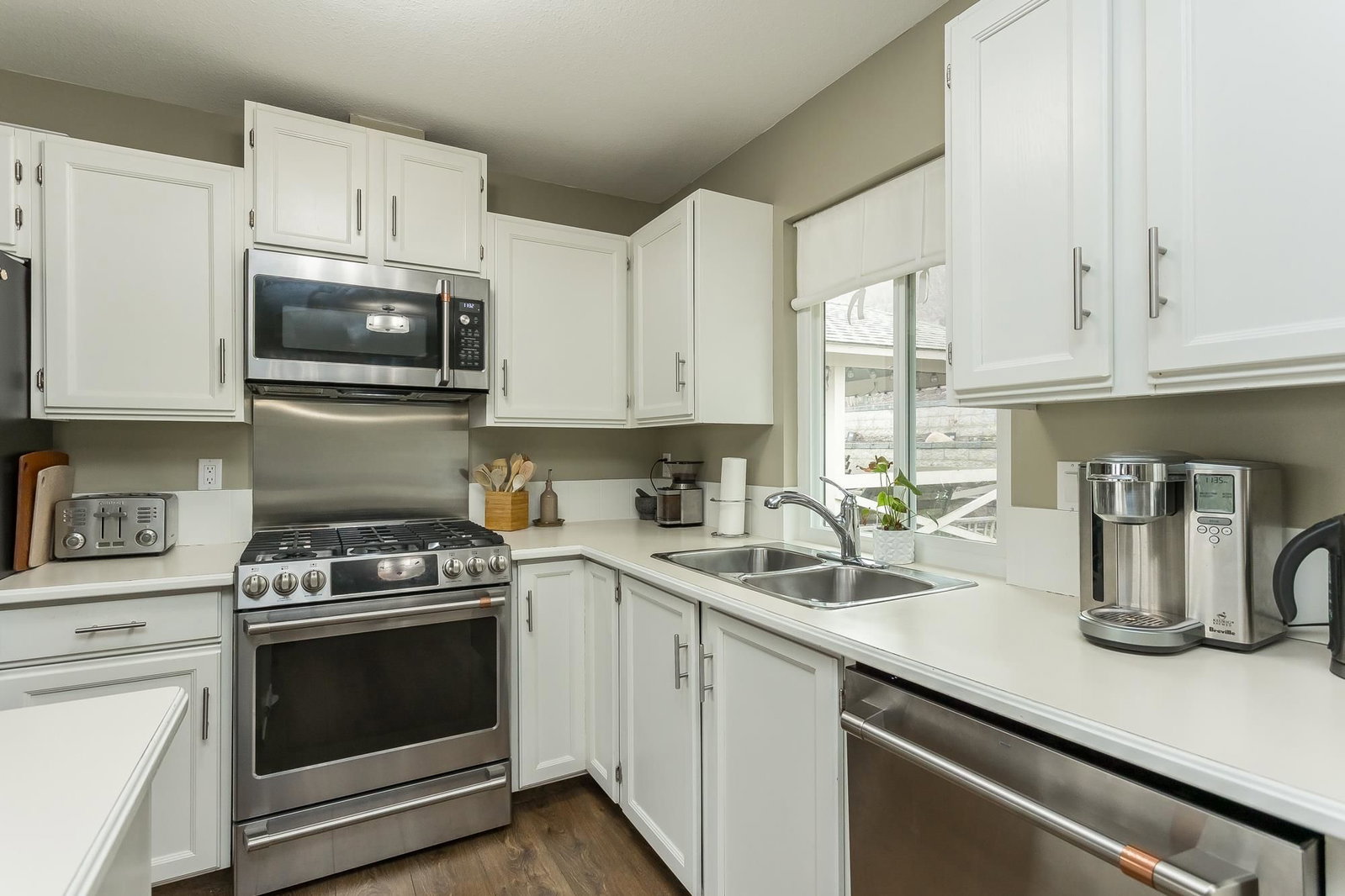 Listing Image 10