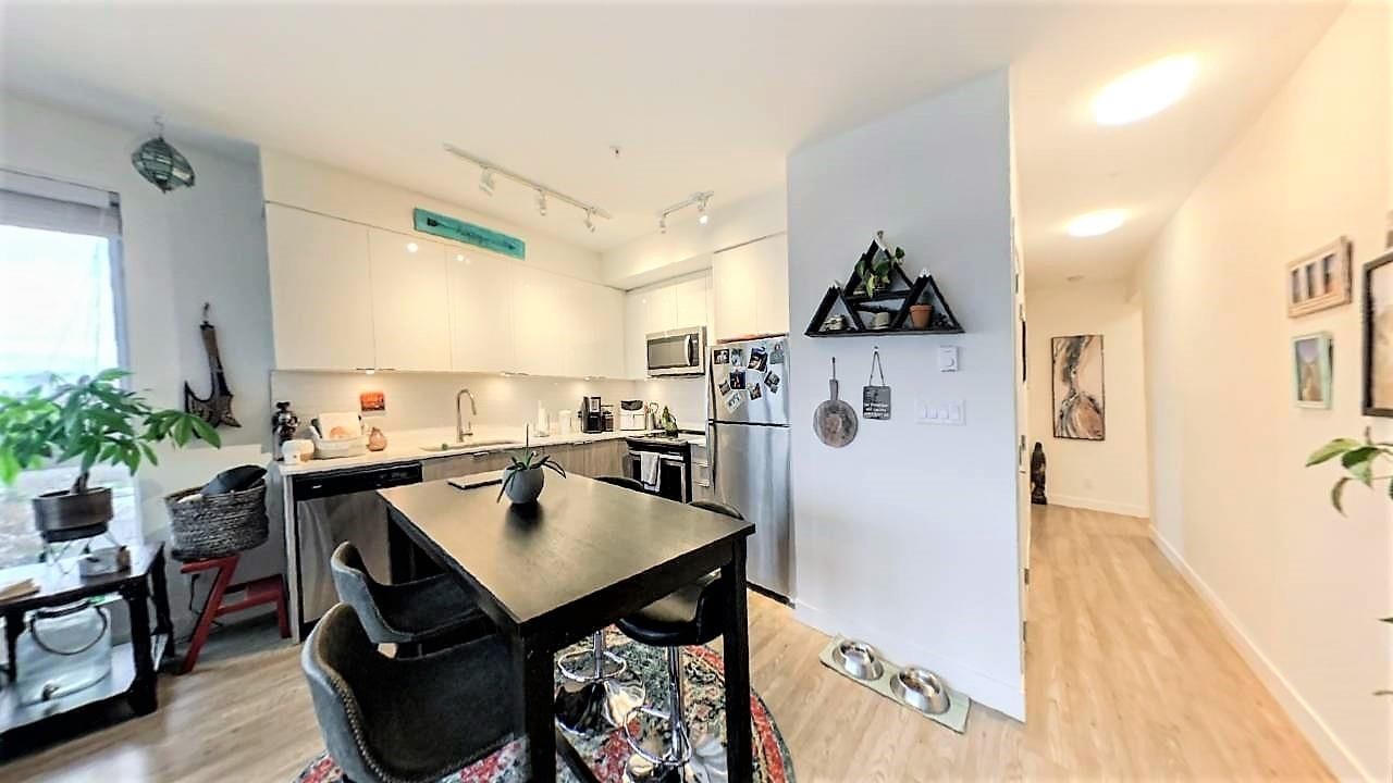 Listing Image 6