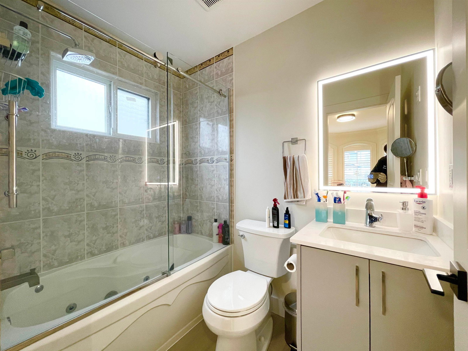 Listing Image 11
