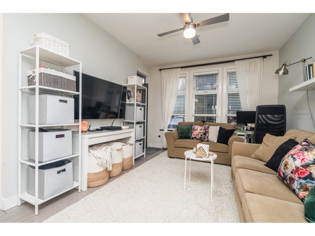Listing Image 6