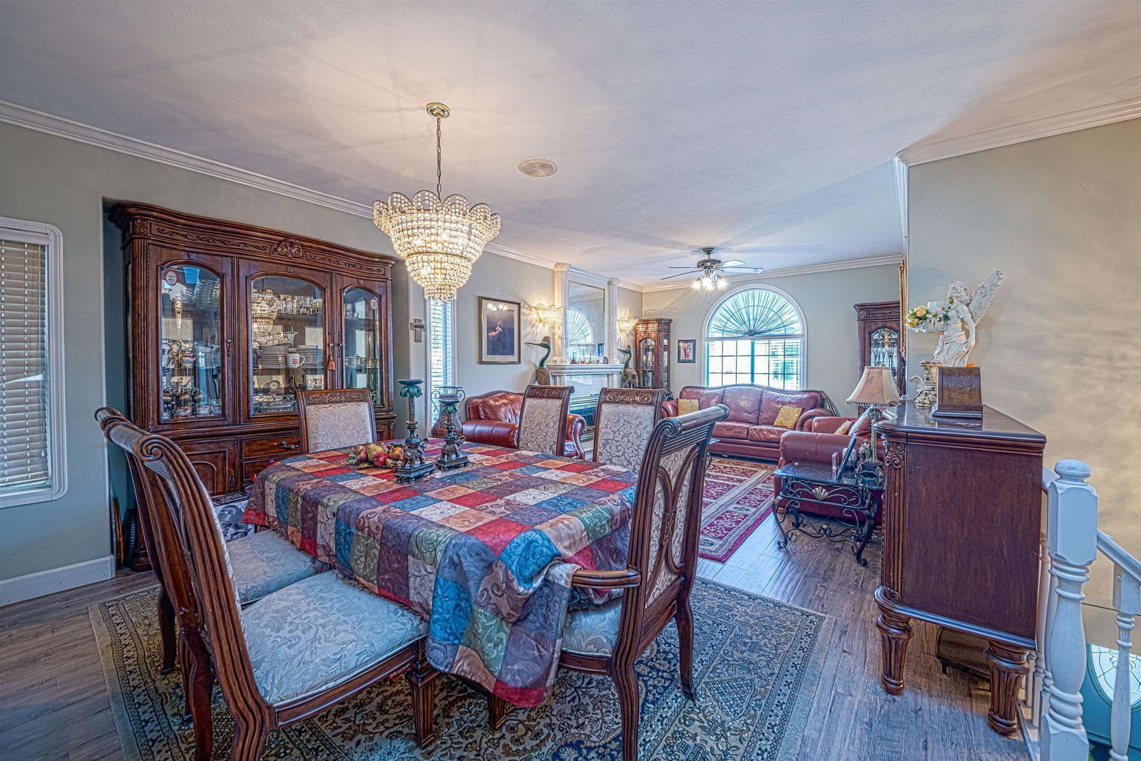 Listing Image 4