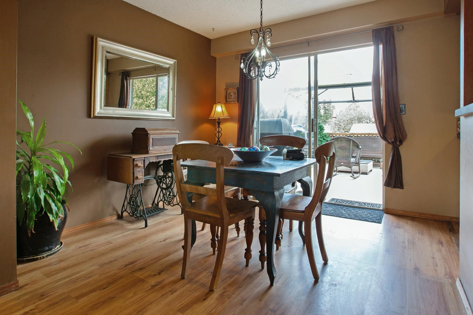 Listing Image 5