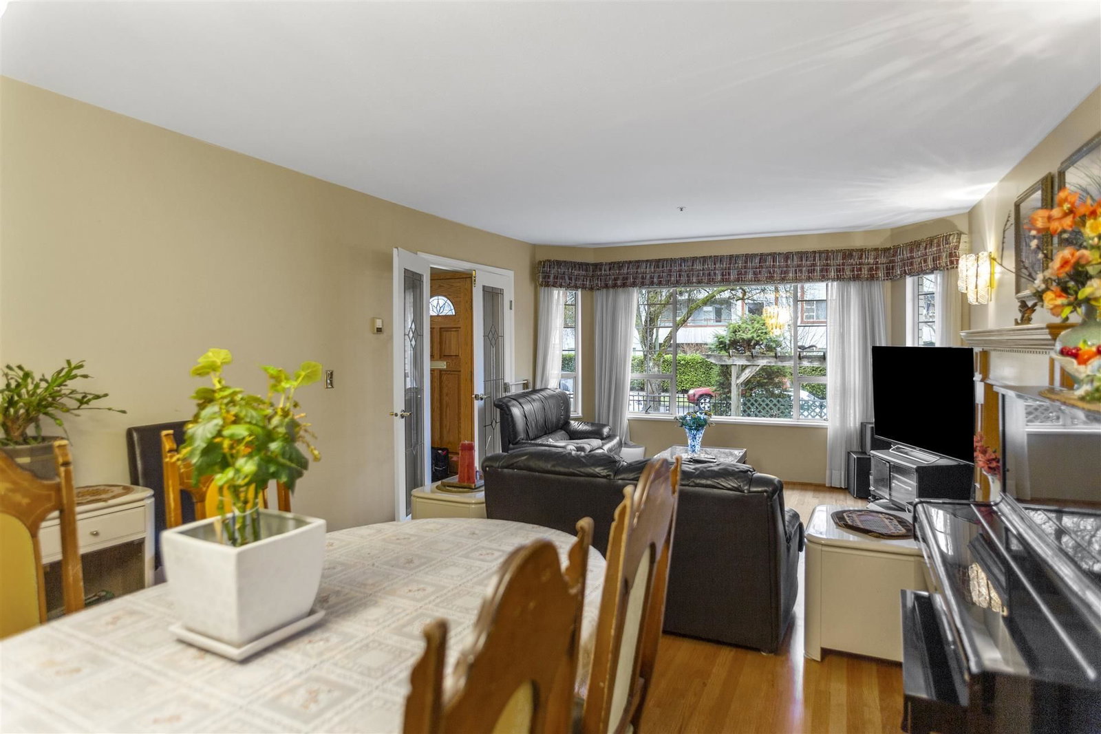 Listing Image 4
