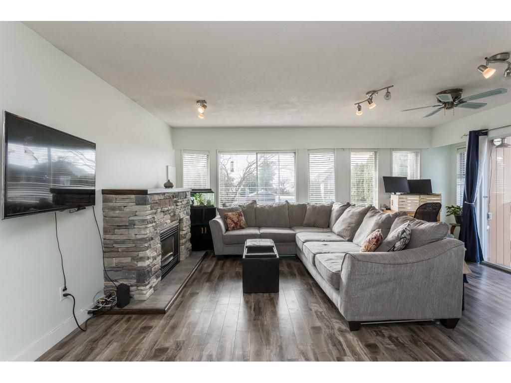 Listing Image 16