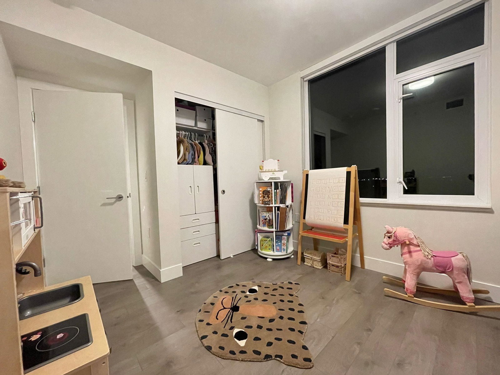 Listing Image 12