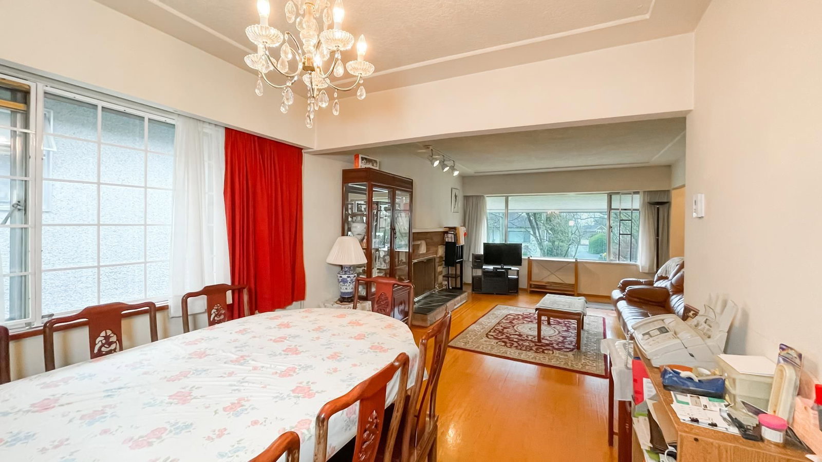 Listing Image 4
