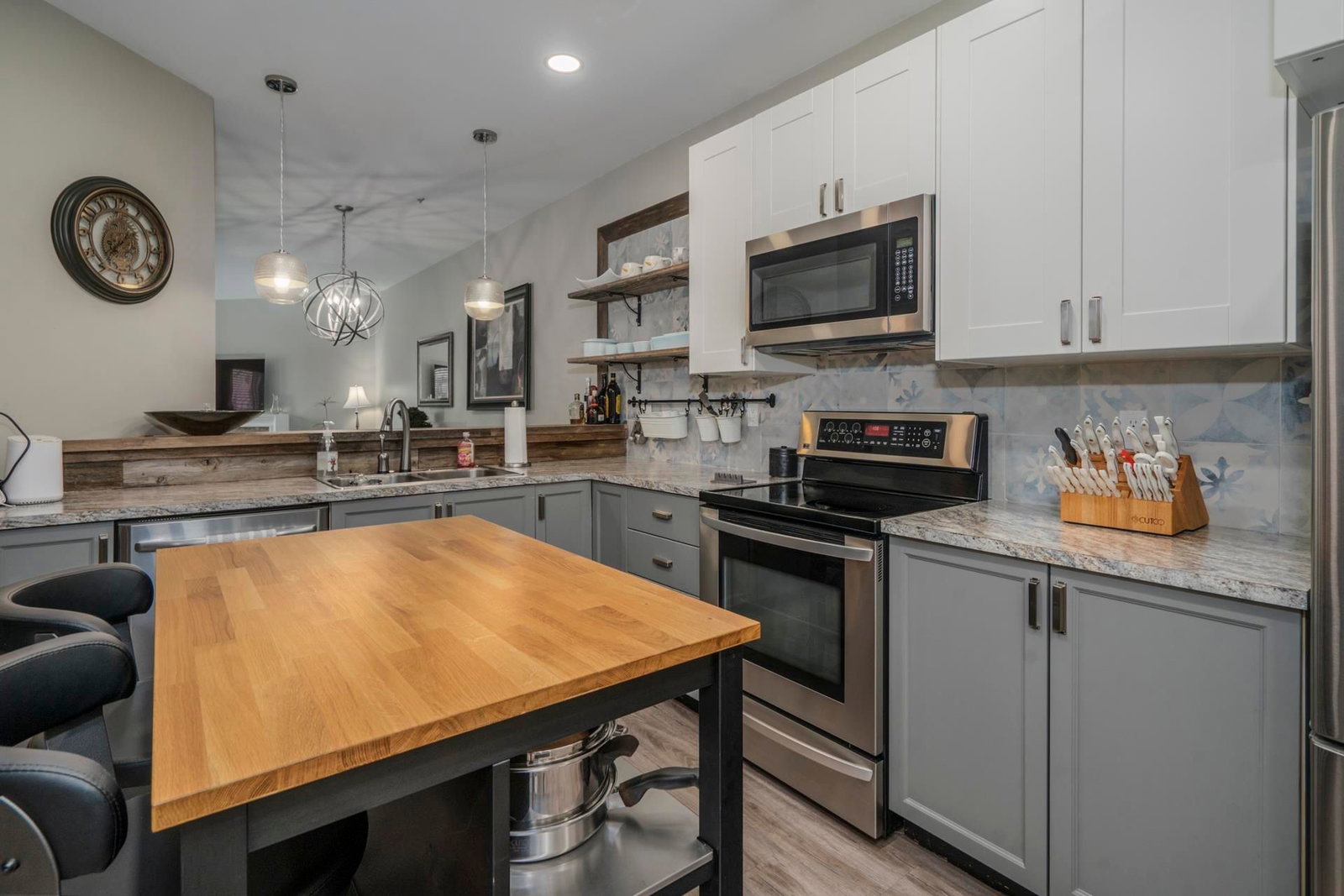 Listing Image 12