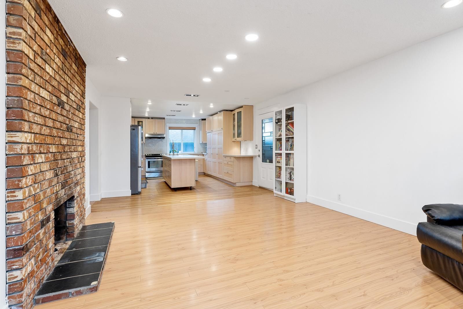 Listing Image 11