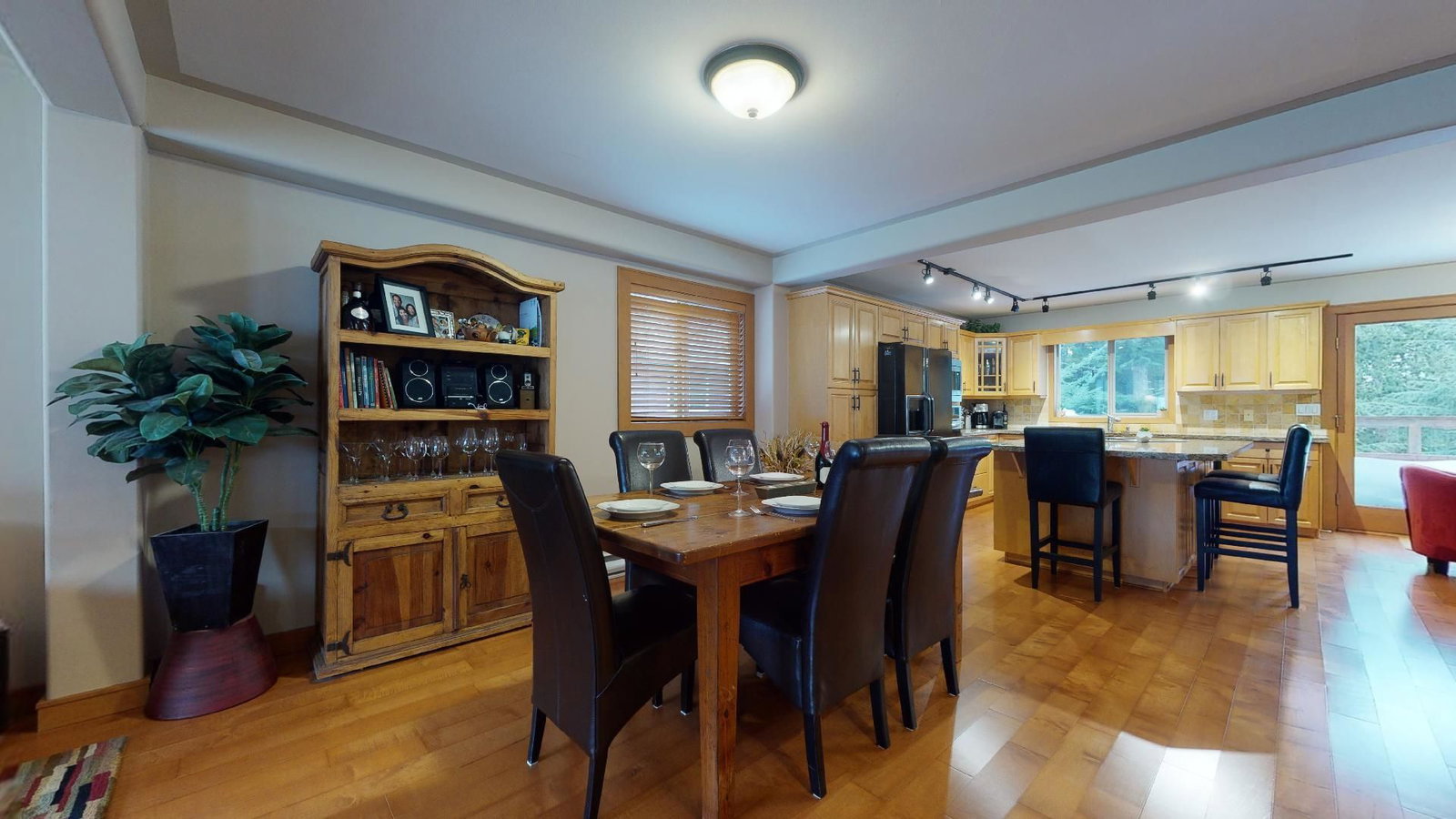Listing Image 5