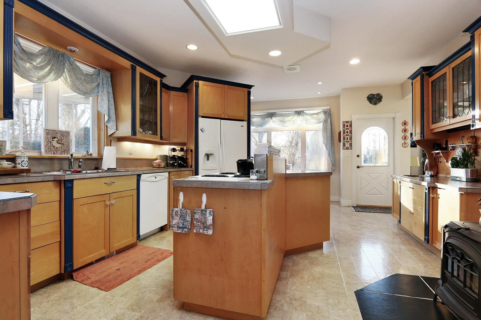 Listing Image 6