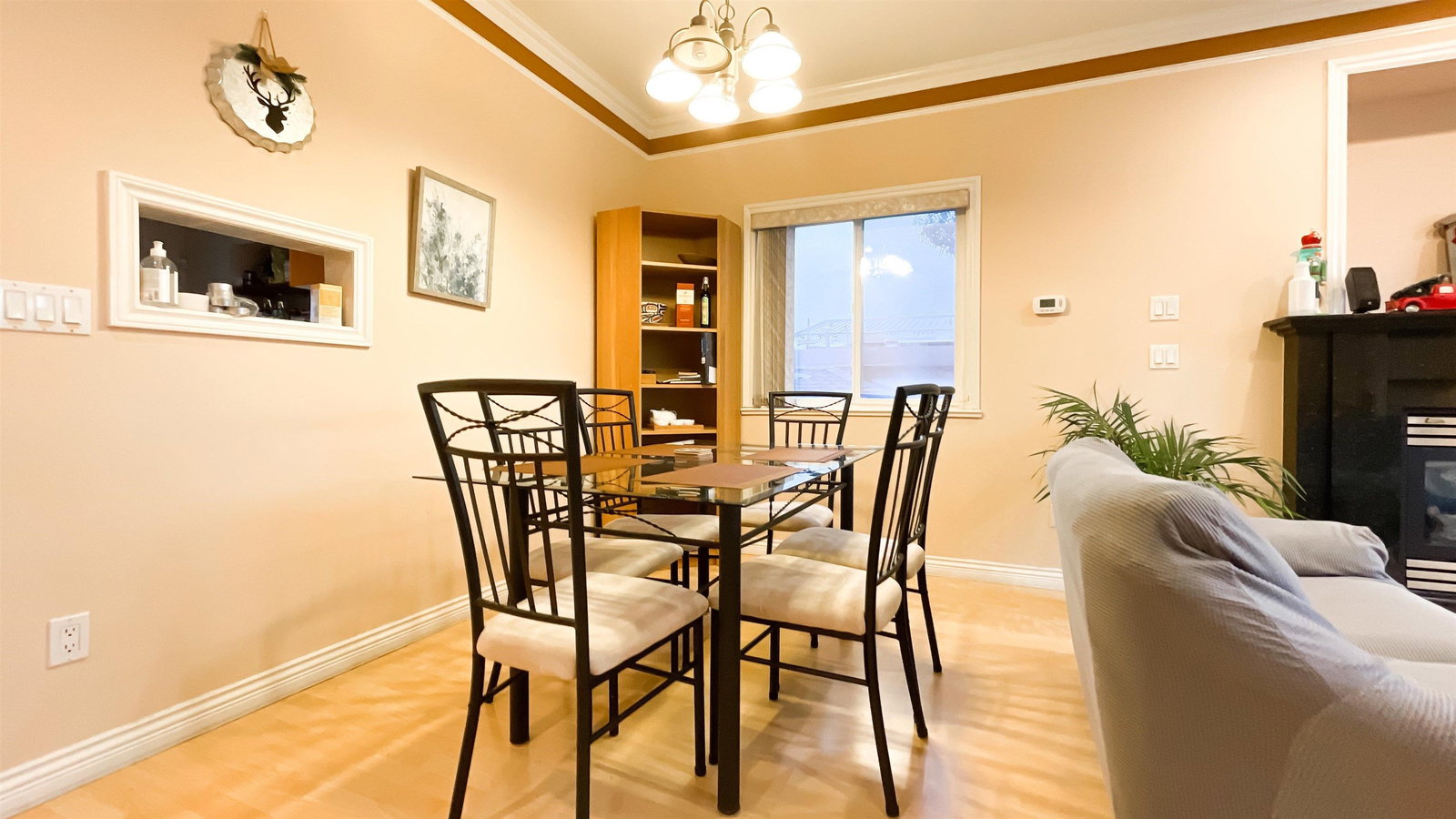 Listing Image 10