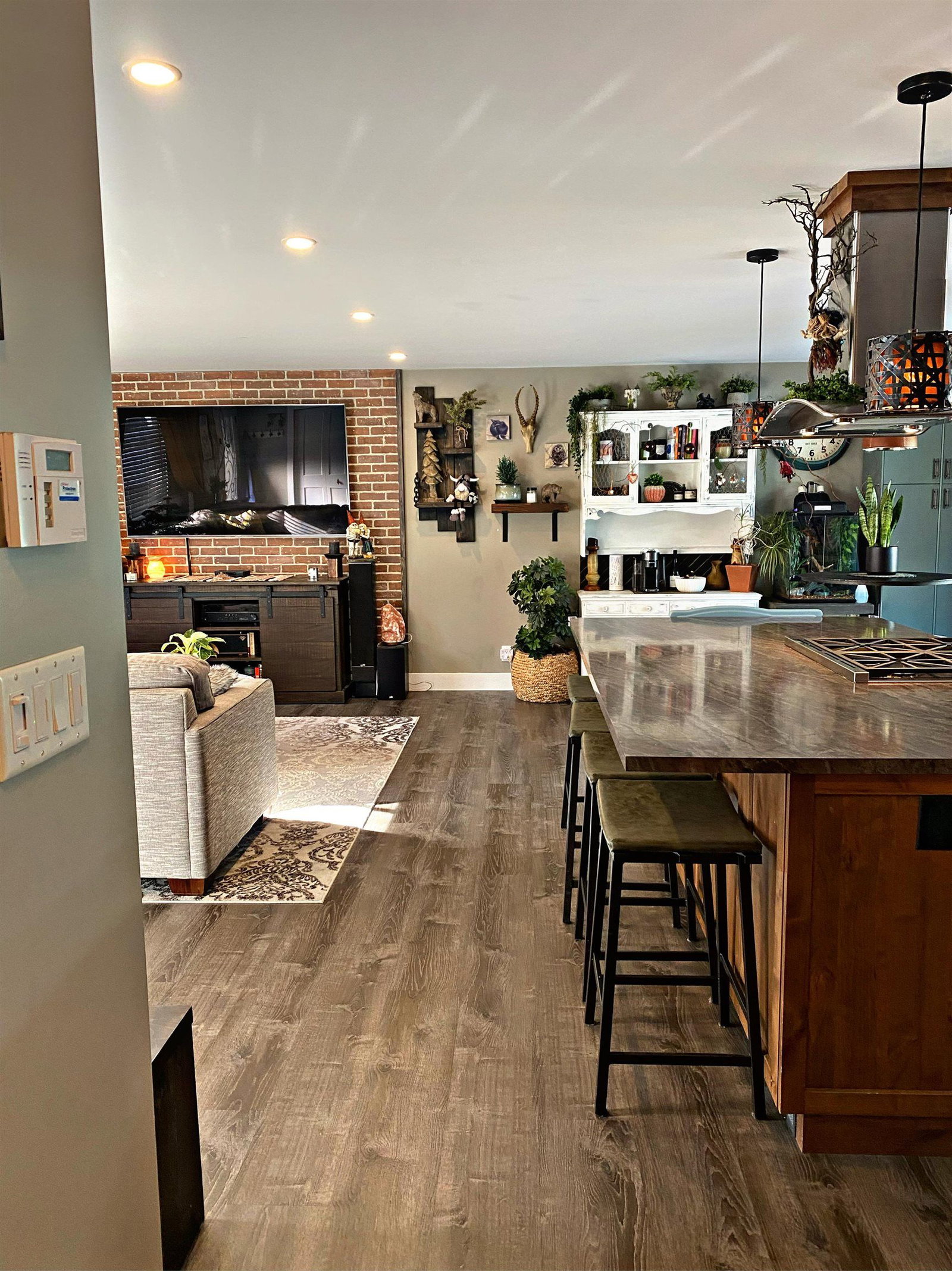 Listing Image 13