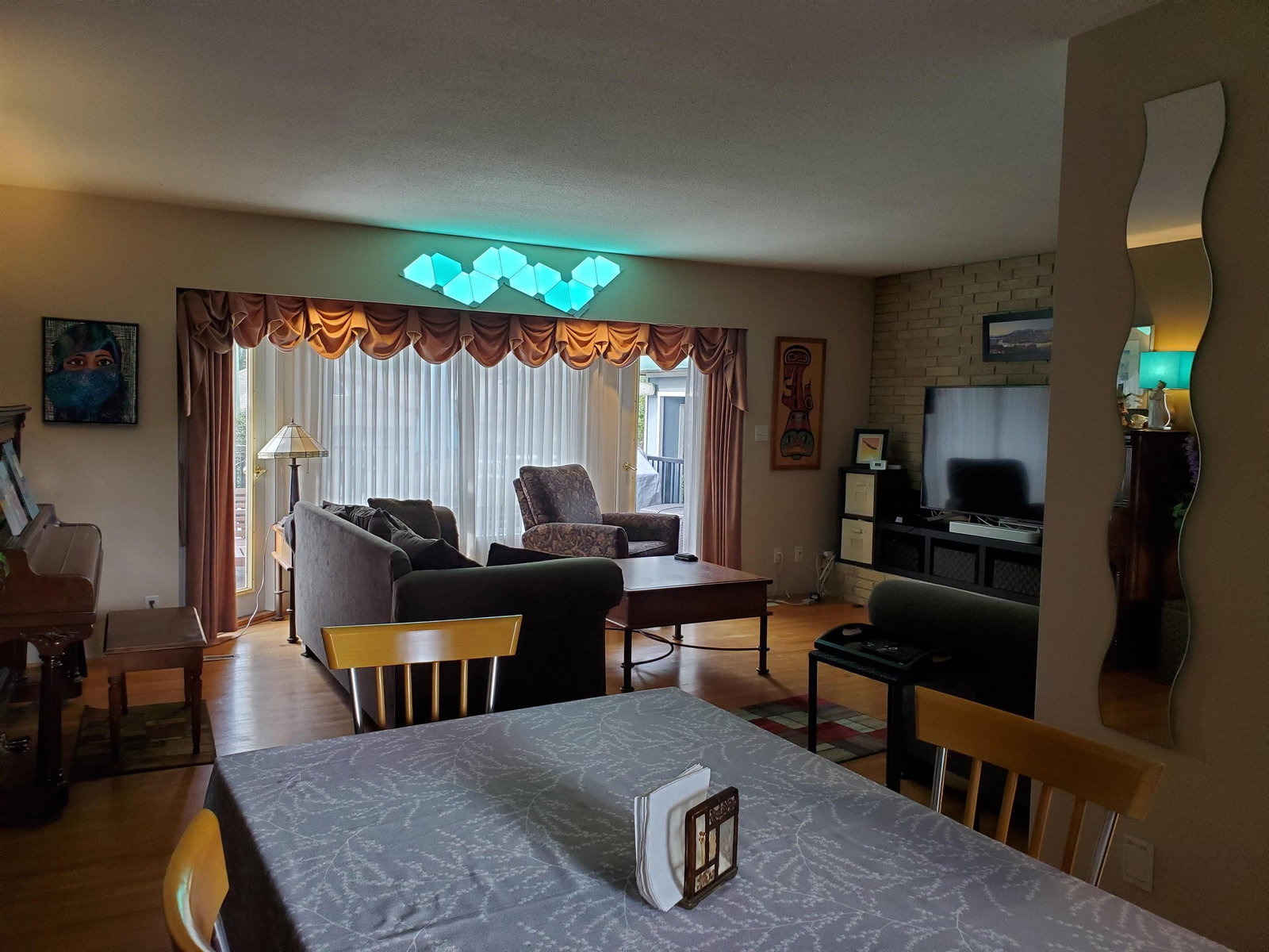 Listing Image 6