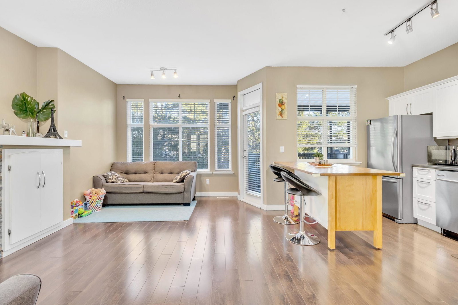 Listing Image 9
